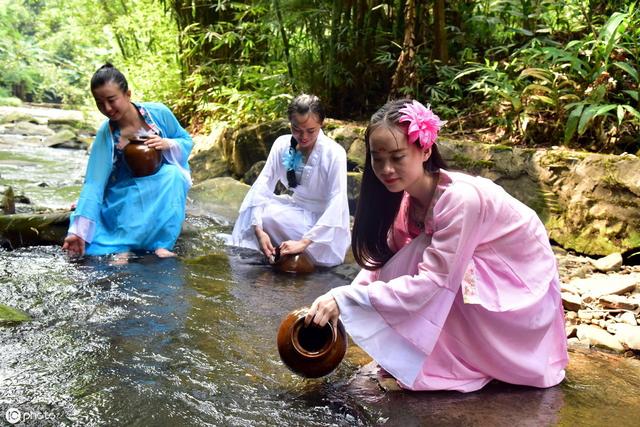 七夕節(jié)農(nóng)村的家里還韌針，烙“七巧餅”么？你們那里“七夕”都有什么風(fēng)俗習(xí)慣？